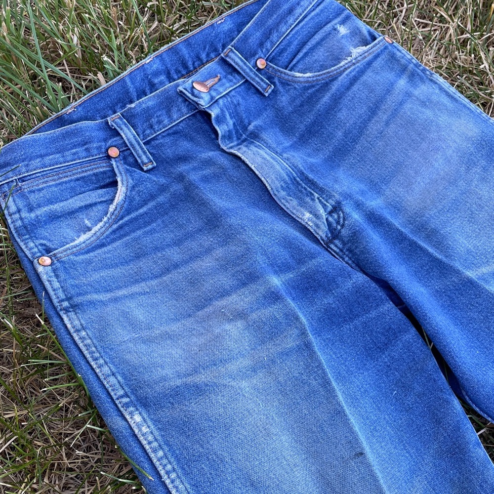 WRANGLER Men’s 13MWZ Dark Wash Cowboy Cut 31x38